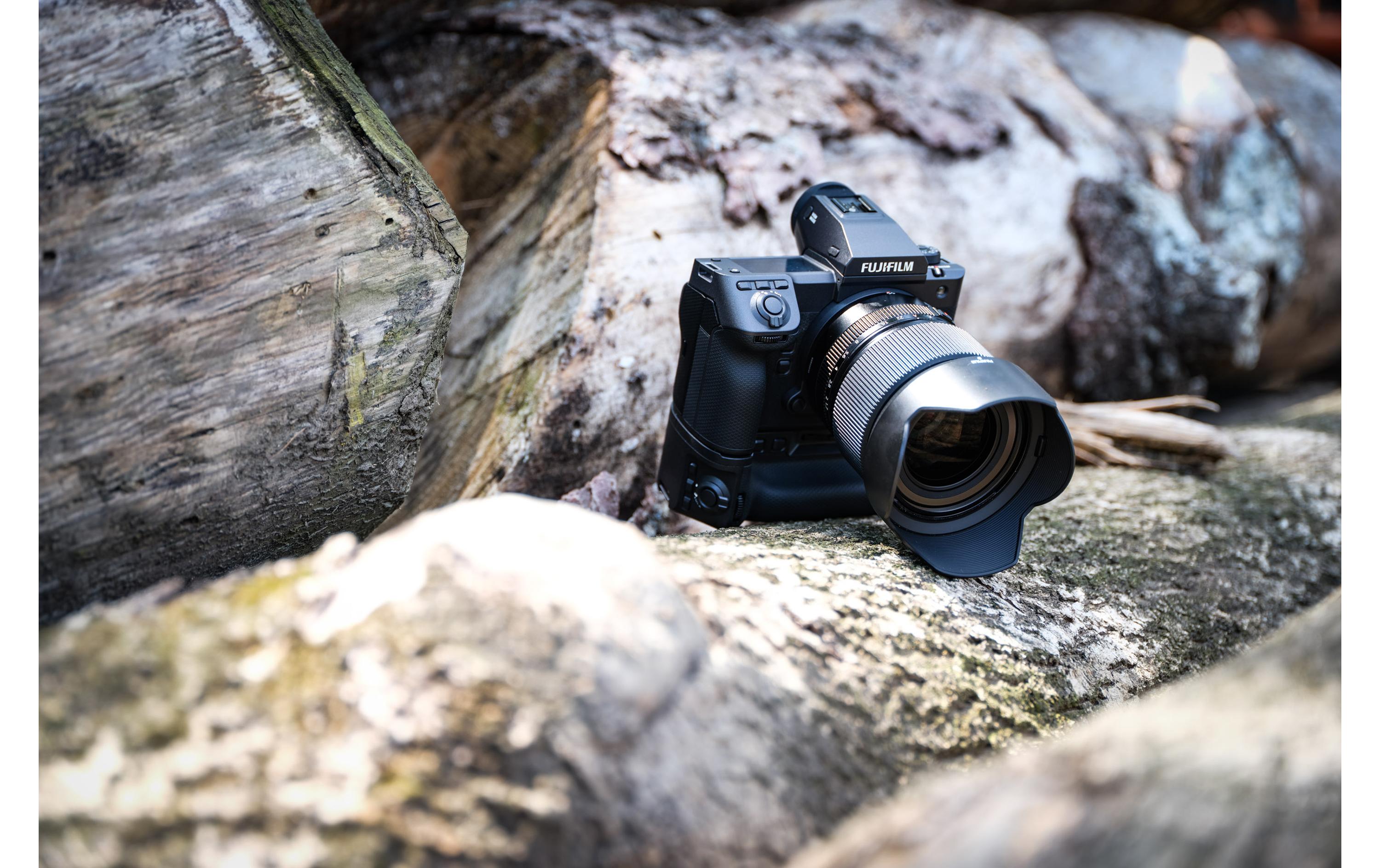 Fotokamera GFX 100 II<br>Flaggschiffmodell mit dem neu entwickelten 102-MP-Hochgeschwindigkeitssensor GFX 102 Mpx CMOS II HS und dem X-Prozessor 5