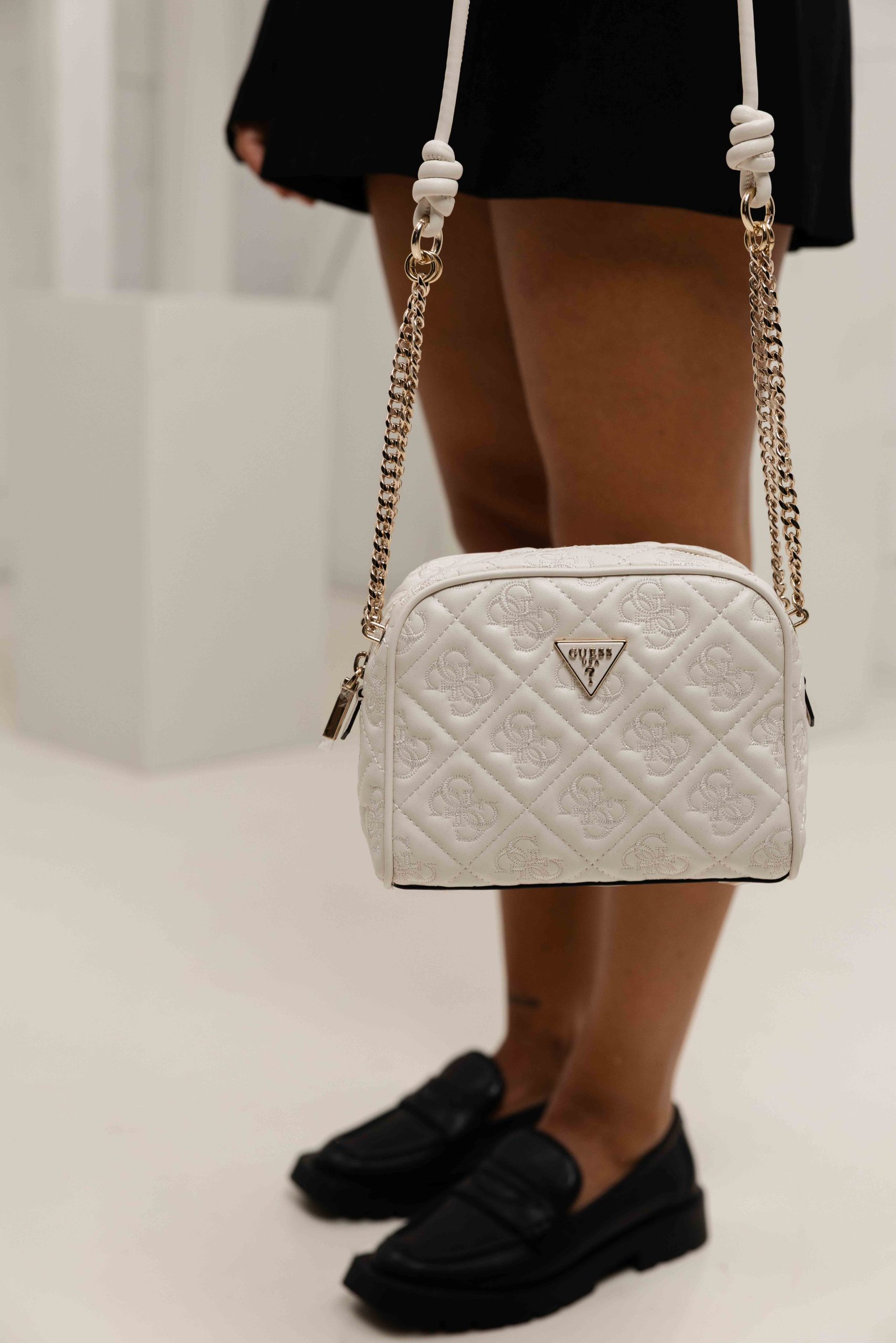 Guess Adelasia Camera Schoudertas Dames Wit