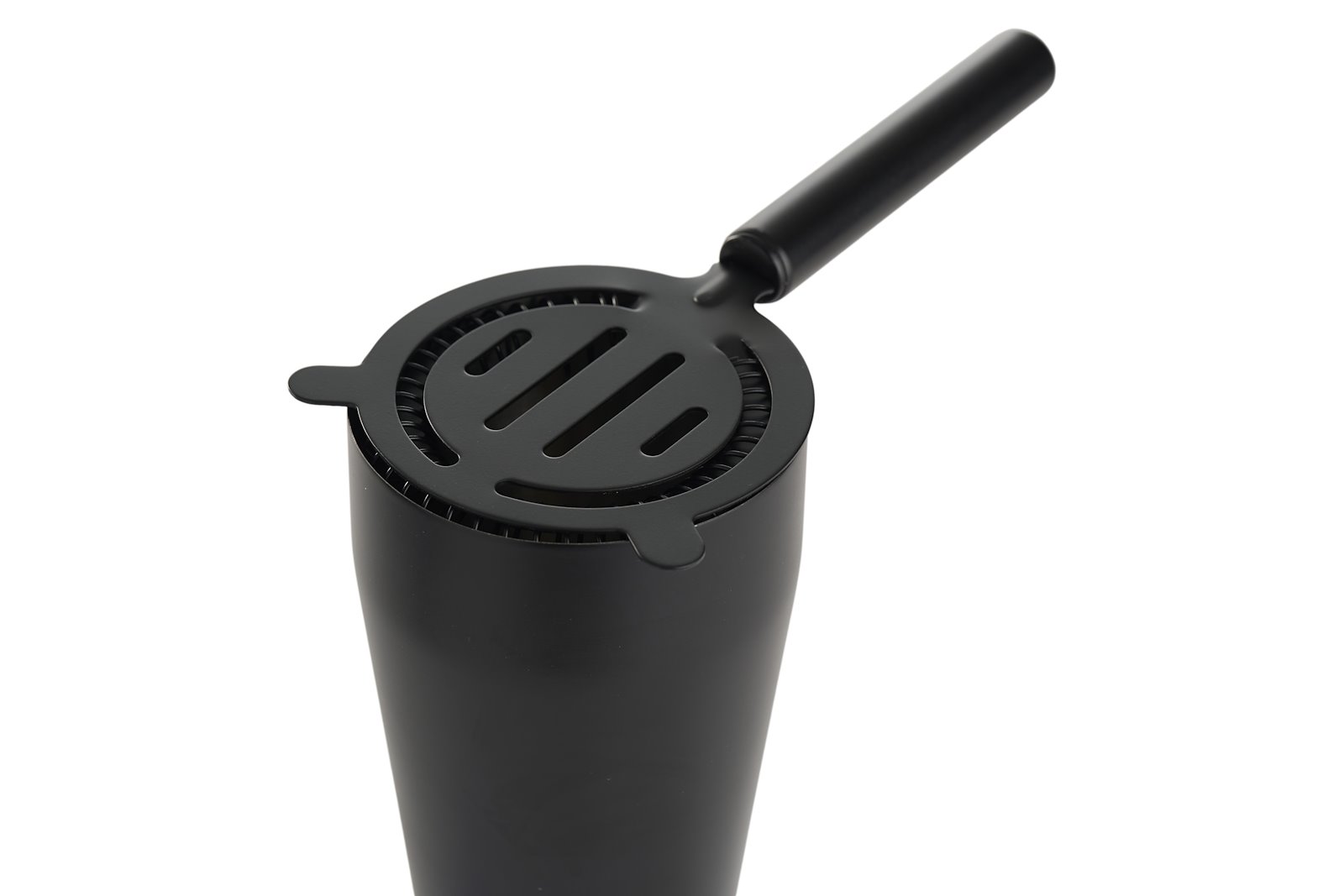 DAY \nCocktailsett Sortlakkert stål. Sett med shaker, målebeger, morter og sil.