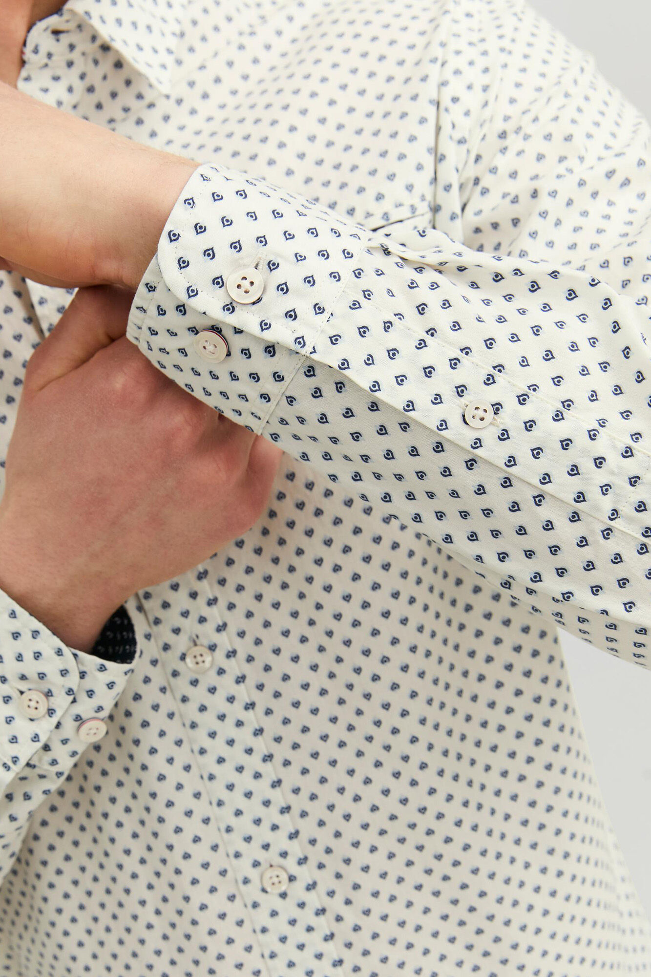 Camisa slim fit com microestampa