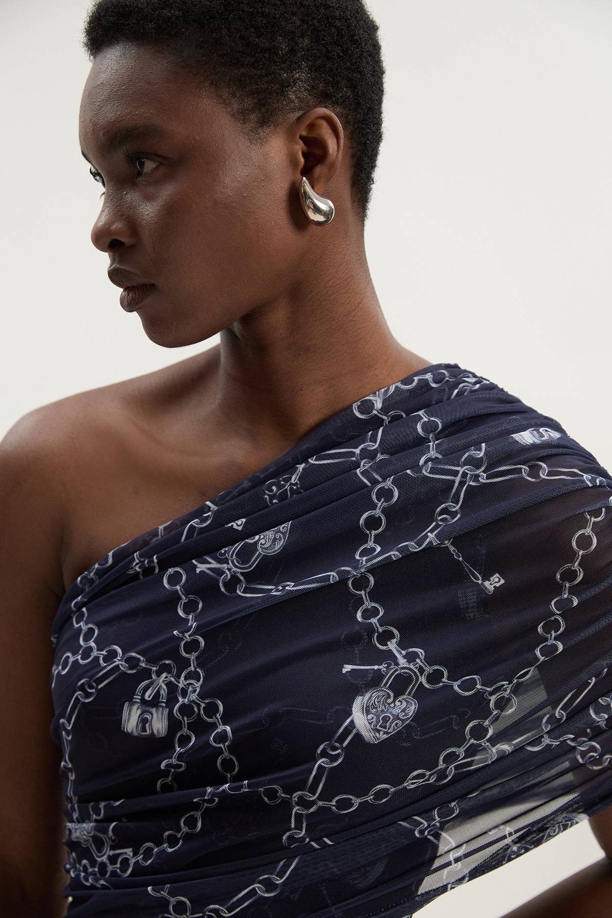 KarenMillen Robe Midi Asymétrique en Maille Imprimé Chaîne