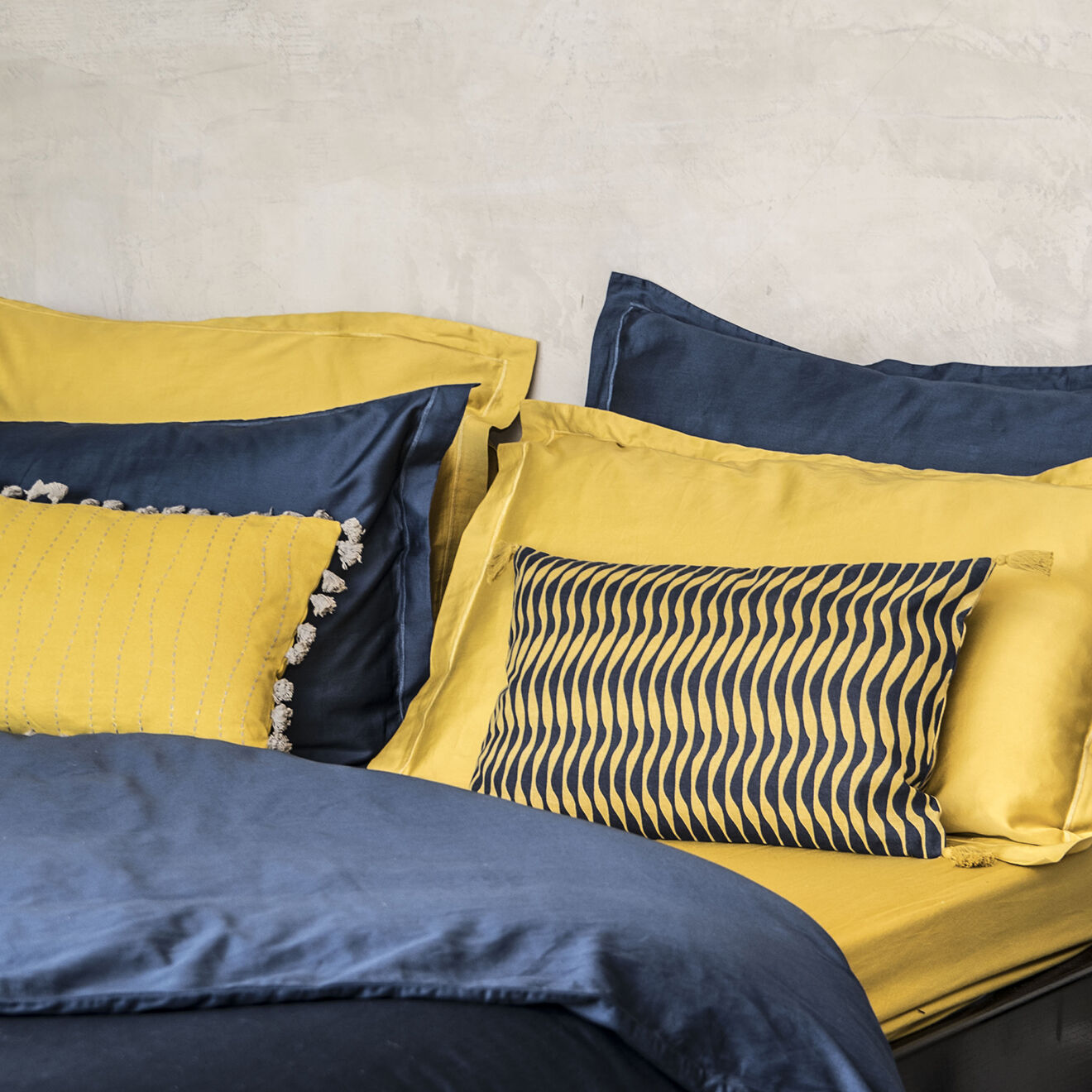 Febronie Housse de coussin Zig Zag moutarde/bleu nuit - 50x30 cm