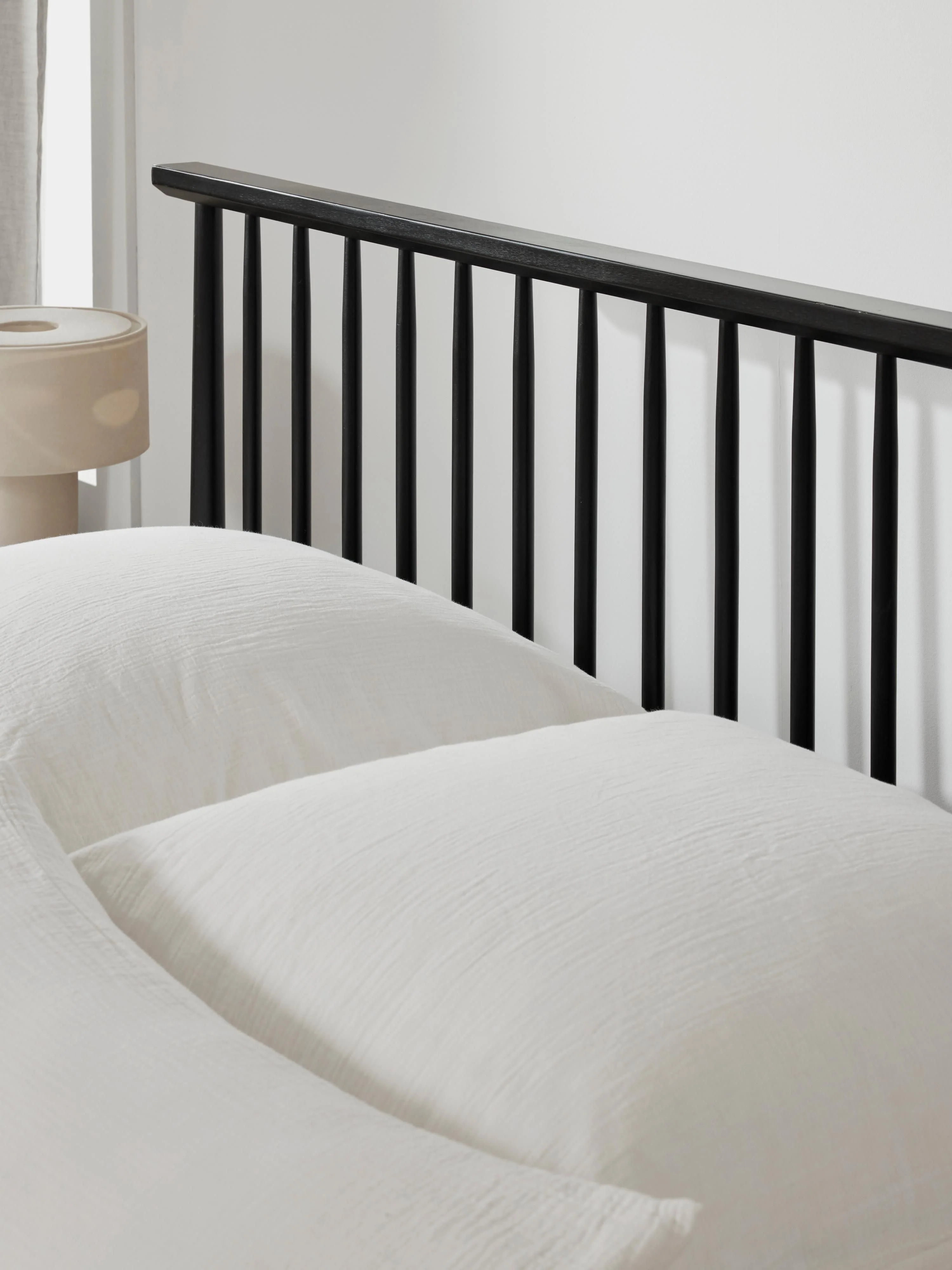 Houten bed Windsor met hoofdeinde van grenenhout