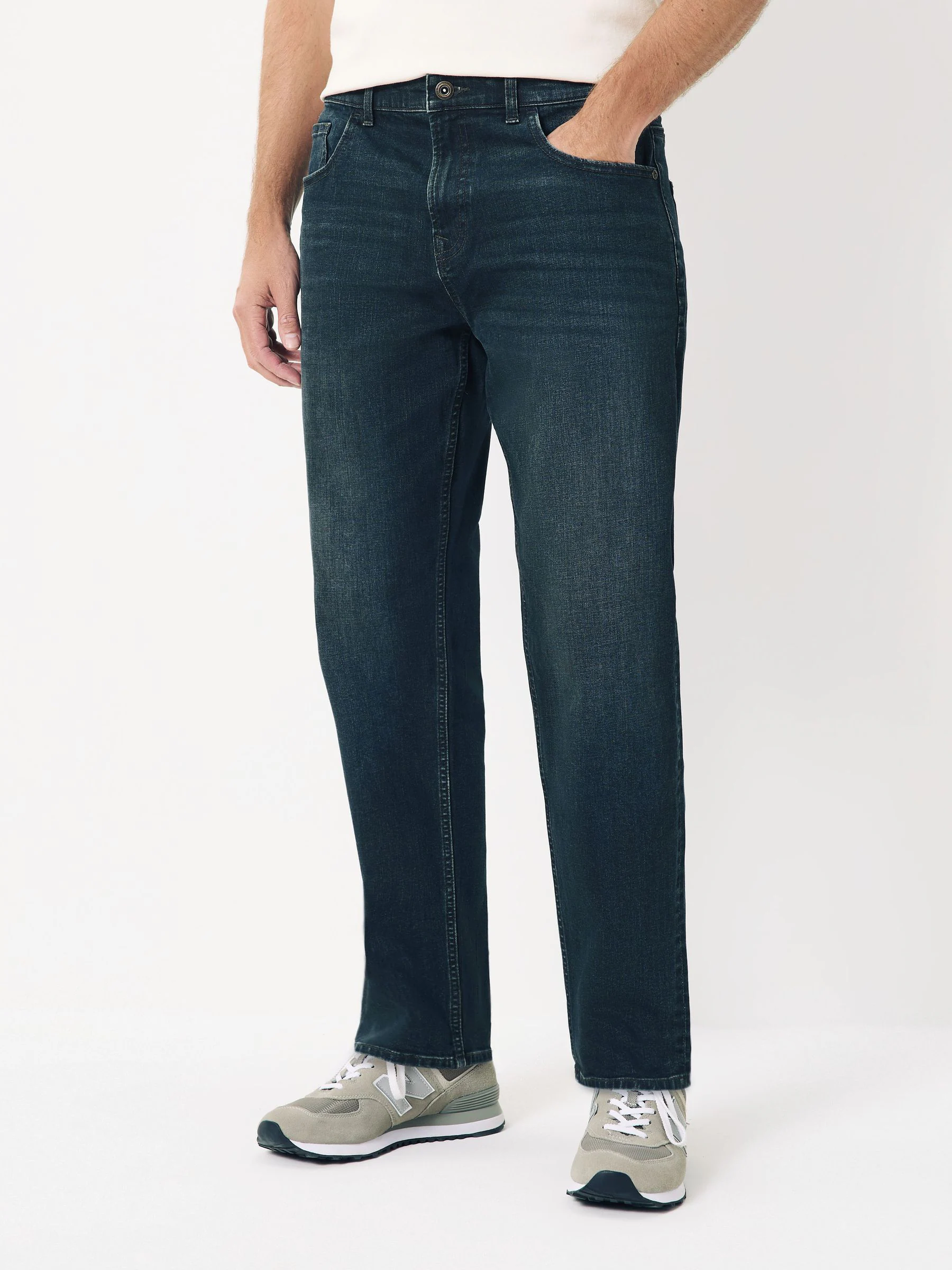Donkerblauwe wassing - Klassieke stretchjeans met standaard taps toelopende pasvorm