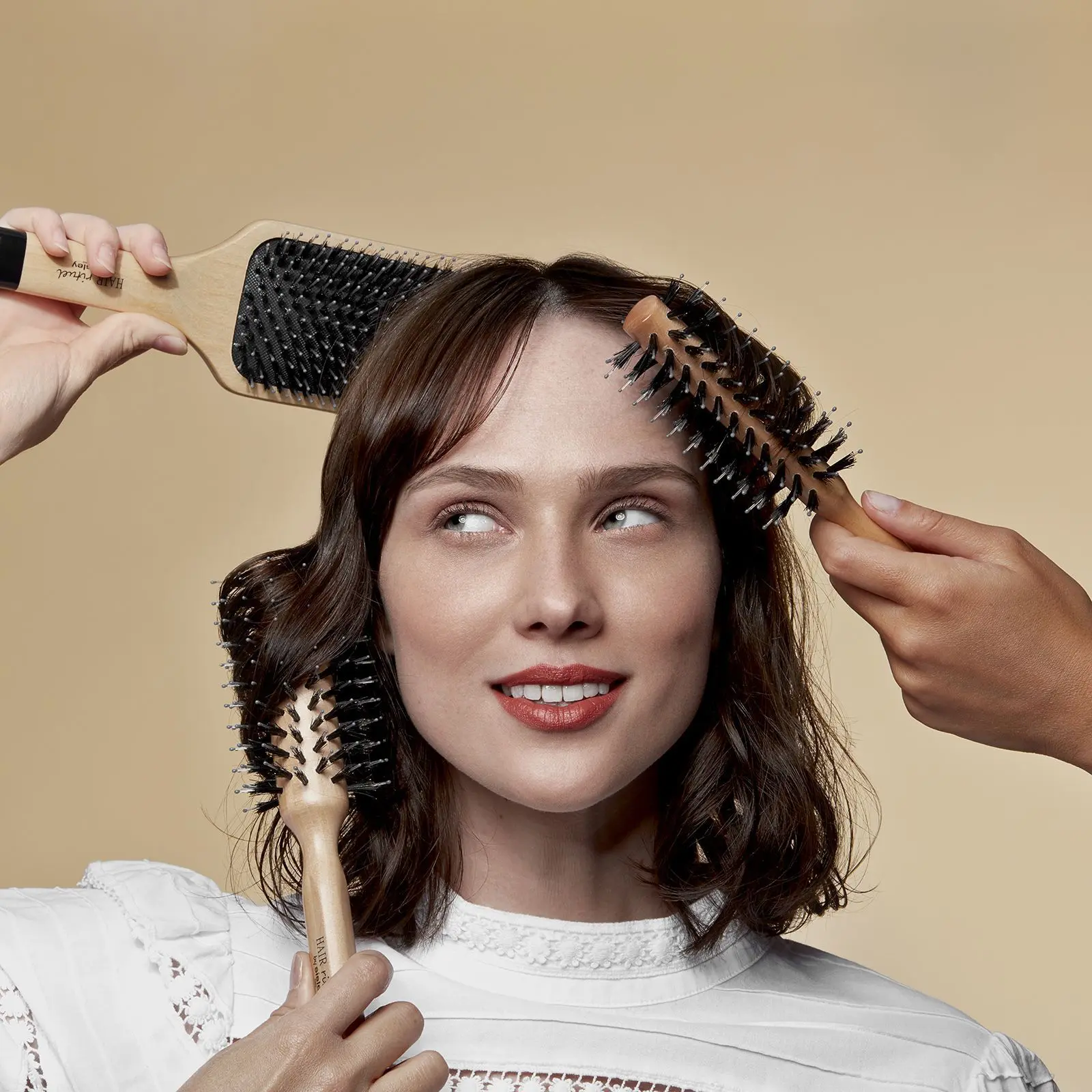 Hair Rituel by Sisley - BROSSE A BRUSHING N°2 Pour Cheveux Mi-Longs à Longs- Brosse et peigne