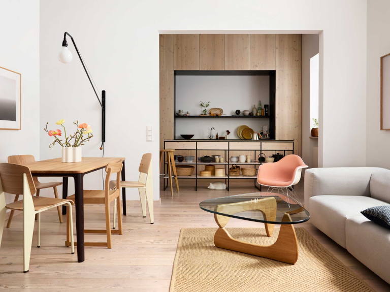 Vitra Noguchi Coffee Table salontafel met eiken onderstel