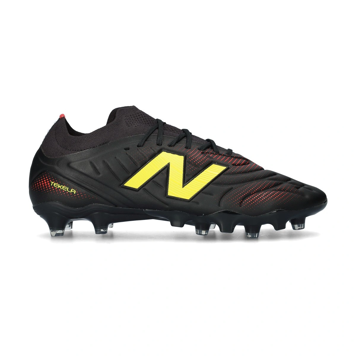 Chuteira New Balance Tekela Pro Low Laced FG V5