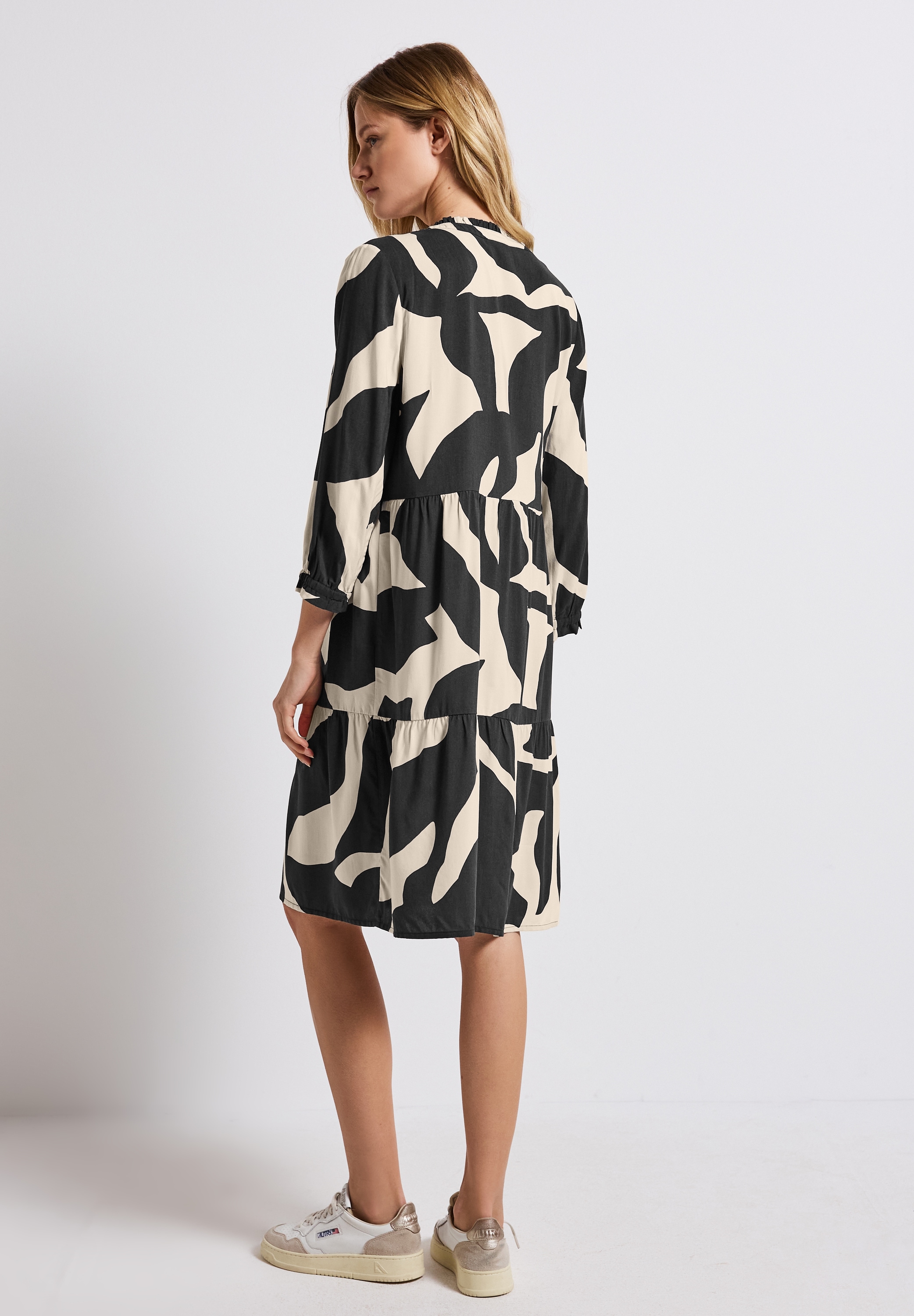 STREET ONE Midikleid Ohne Taschen mit Volants und grafischem Muster