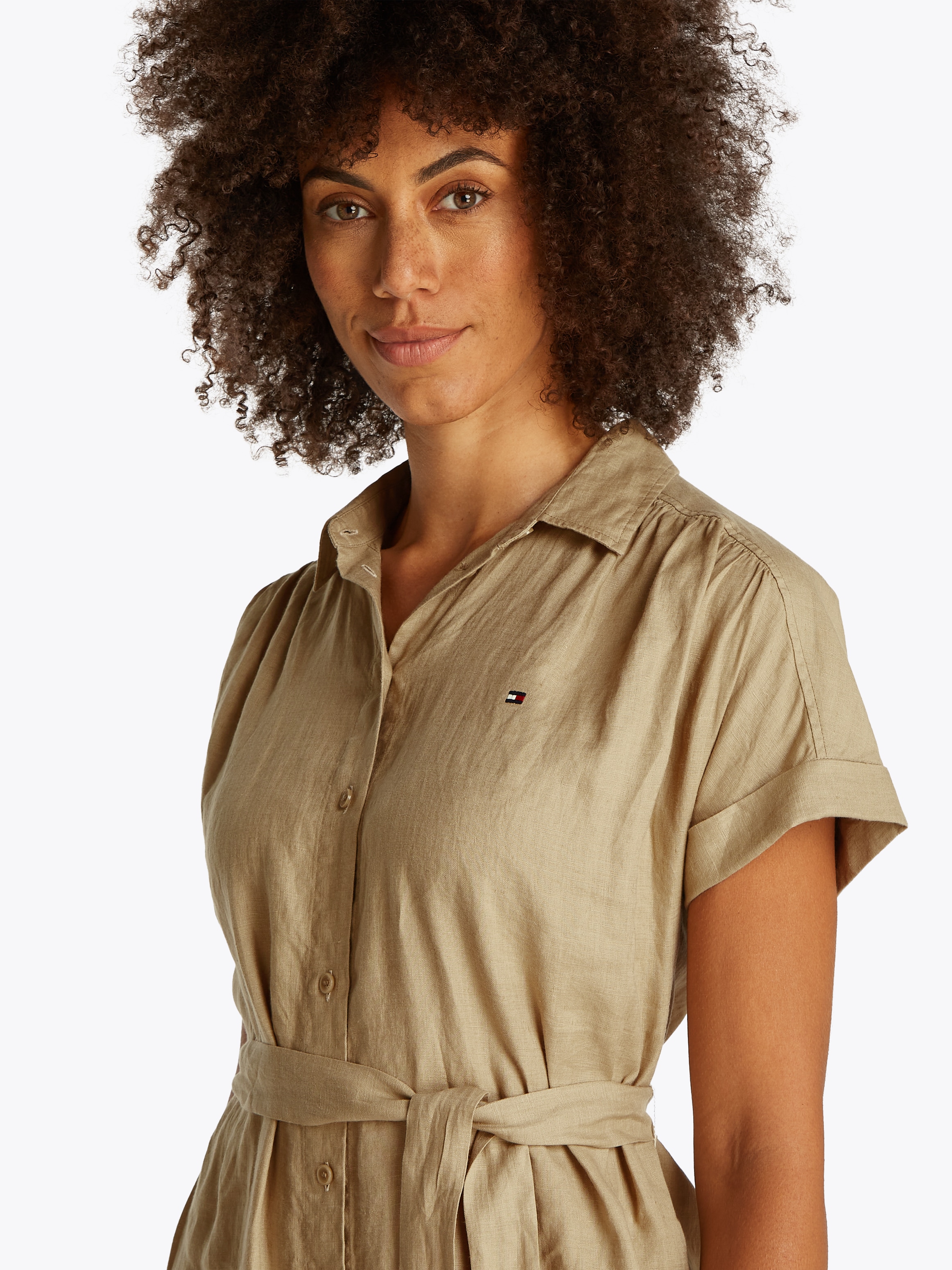 Tommy Hilfiger Hemdblusenkleid »ESS LINEN BELTED S/S MIDI DRESS« mit Gürtel, mit Ärmelaufschlag ,kühlendes Premium Leinen