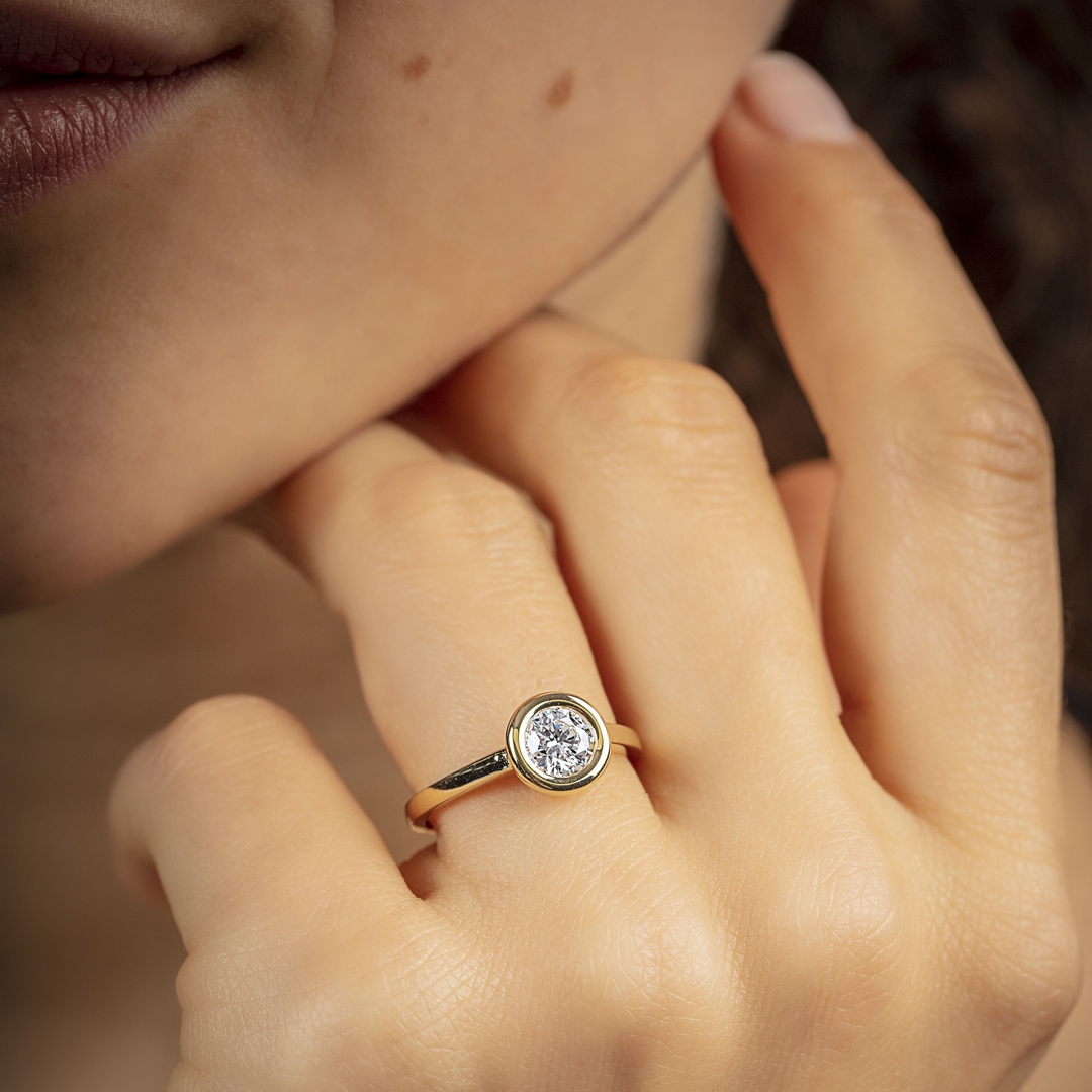 0.70 Karat GIA-Diamant Verlobungsring 750/18 K Gelbgold in Zargenfassung
