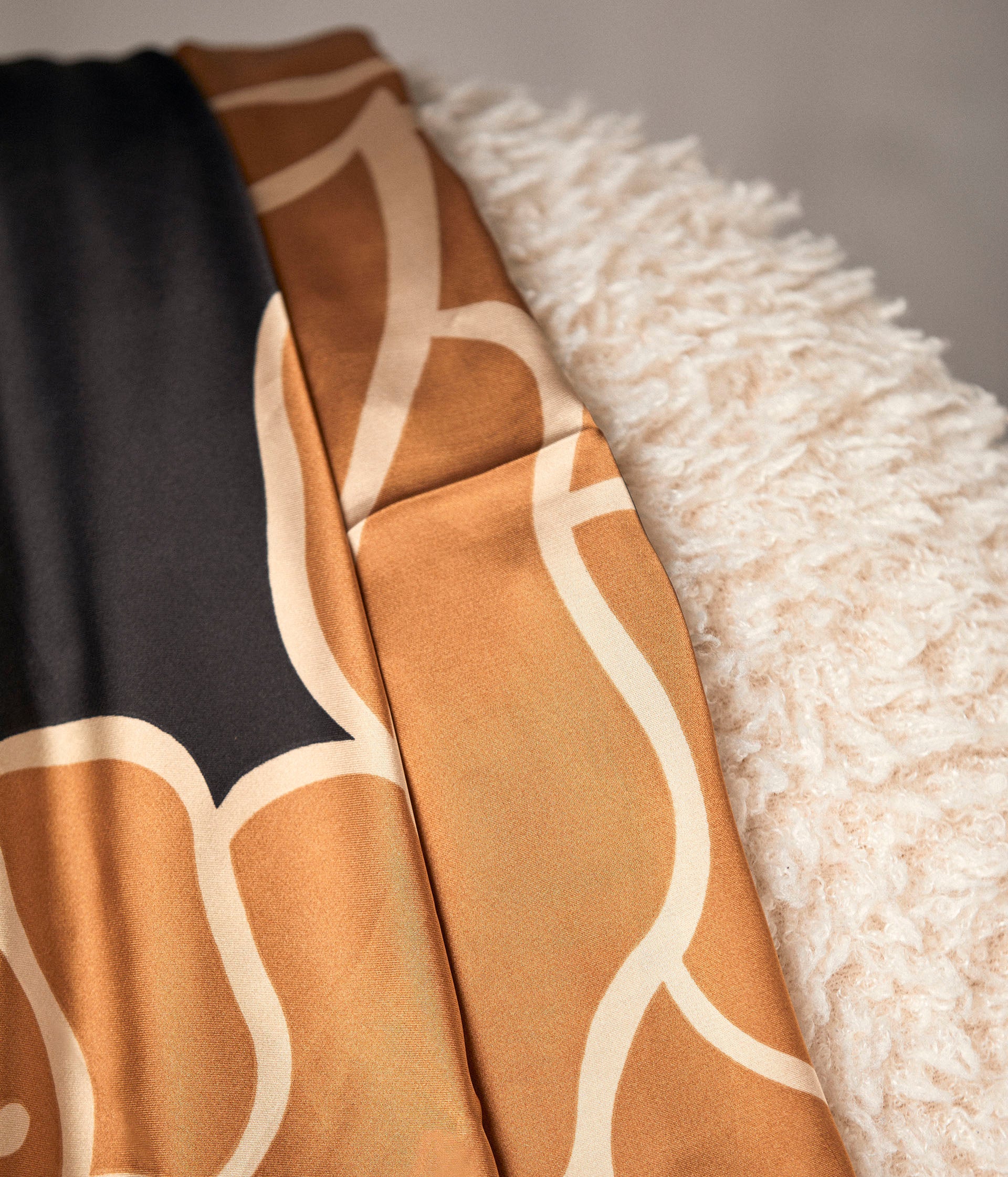 Foulard noir fleurs Cynthis