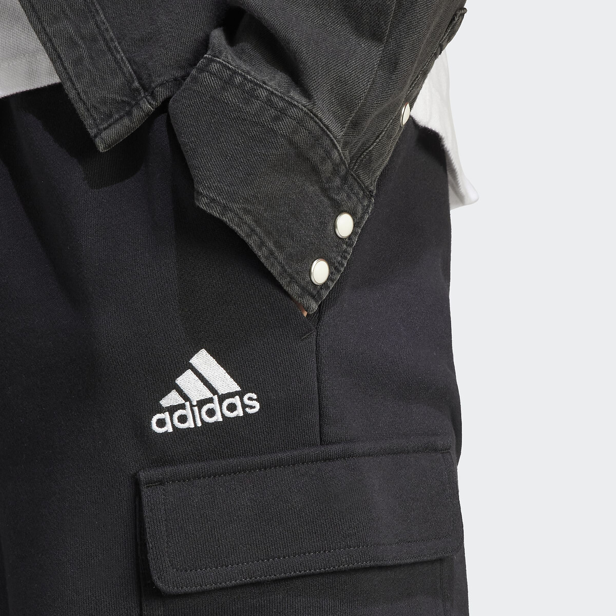 ADIDAS ROUPAS ESPORTIVAS<br>Shorts cargo em moleton Essentials