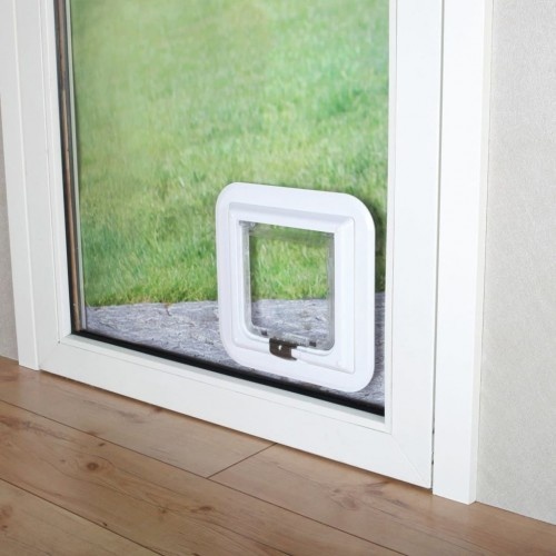 Porta para gatos prática e branca.