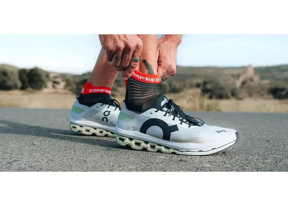 Compressport Pro Racing v4.0 Run Low Compressiesokken Fluo Rood/Wit