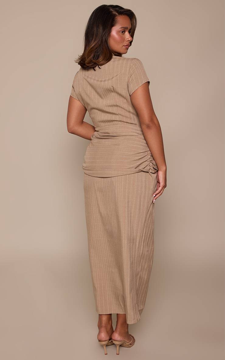 Gris Pierre Robe Maxi Ajustée À Rayures Tennis Et Détail Ceinture Chocolat Boutonnée