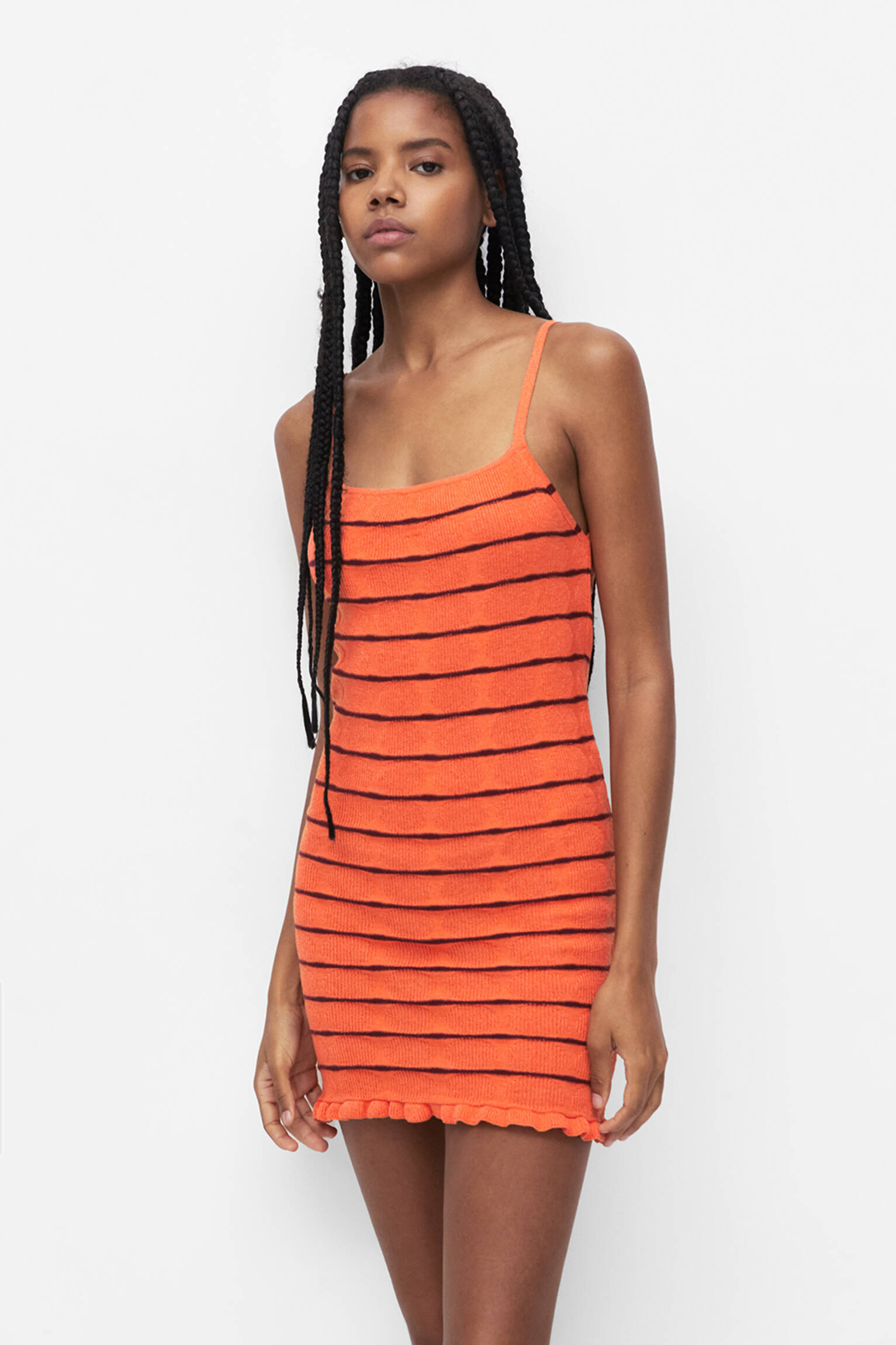 VESTIDO DE MALHA TEXTURIZADA LISTRADA - LARANJA