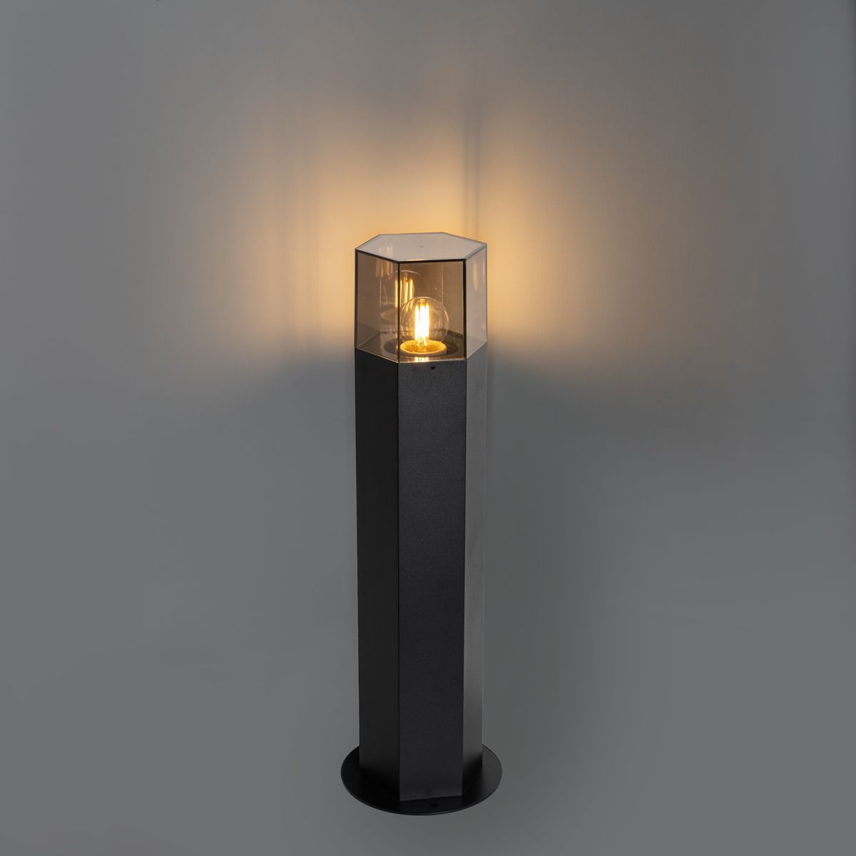 Staande buitenlamp zwart met smoke kap zeshoek 50 cm - Denmark