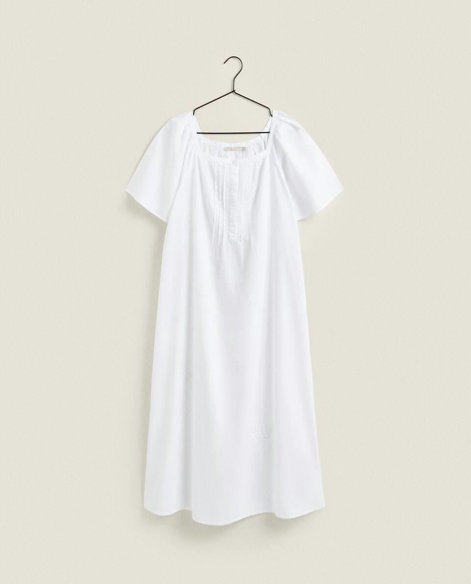 Camisola com borboletas bordadas