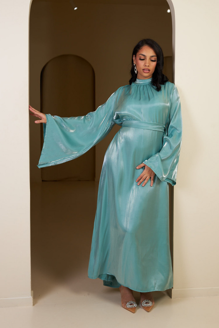 Robe vert d' eau satinée et pailletée
