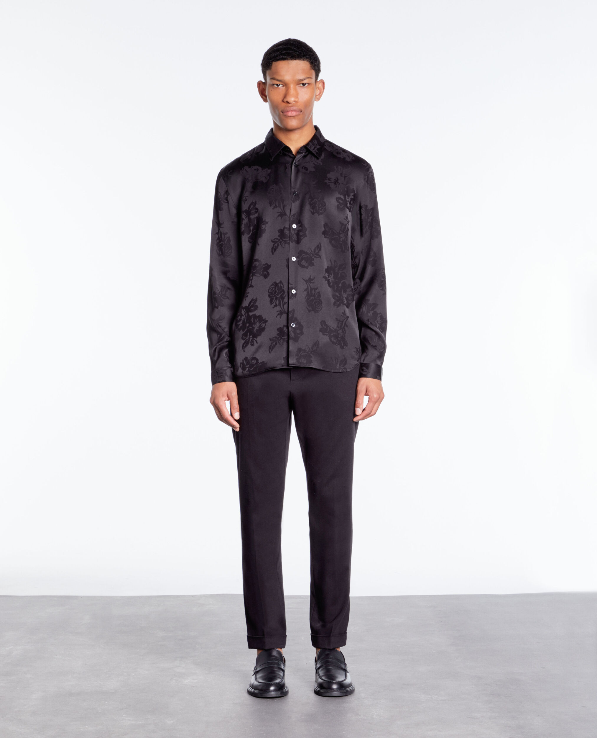 Chemise jacquard noire à fleurs