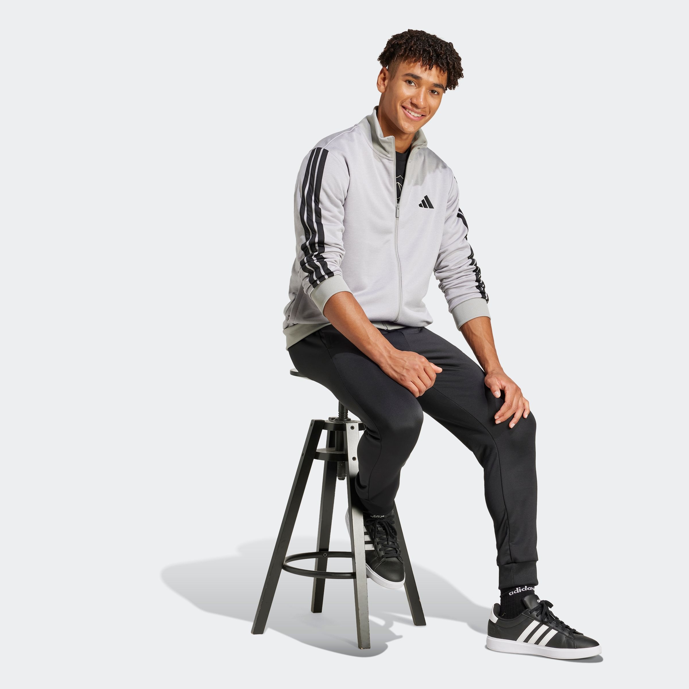 adidas Sportswear Trainingsanzug »M 3S FT TT TS«, 2 Stk. drei Streifen Tracksuit aus weichem French-Terry-Material