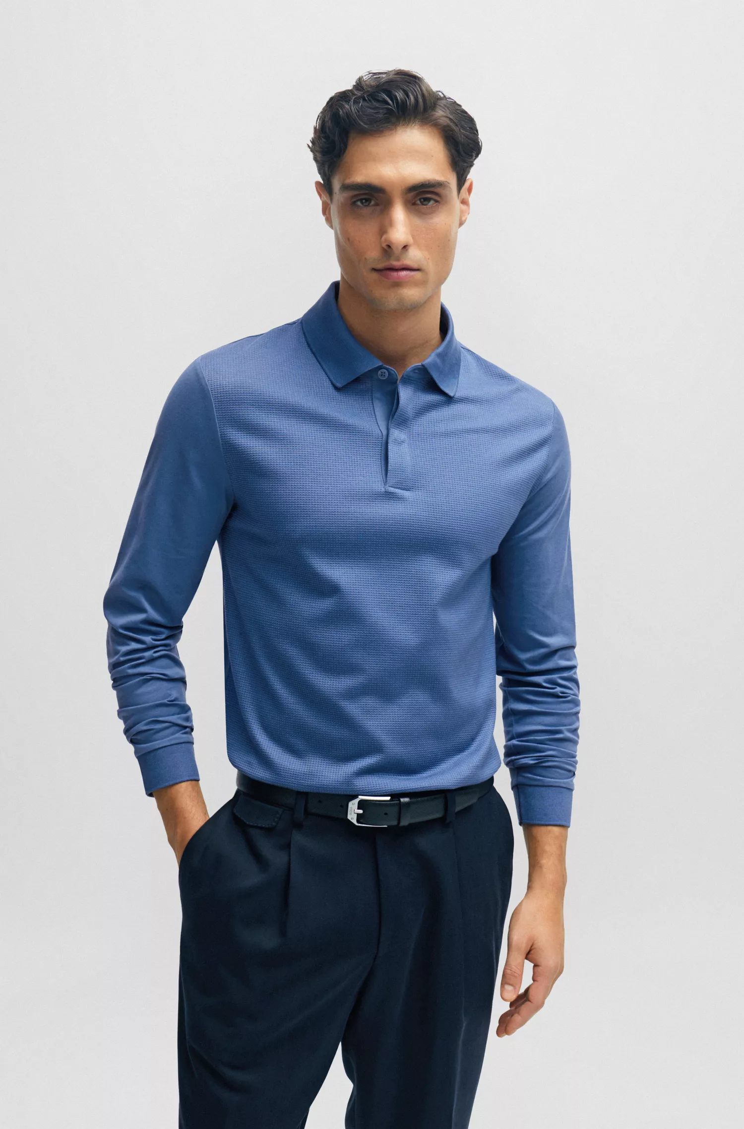 Camisa polo BOSS preta em mistura de algodão, corte slim e acabamento mercerizado.