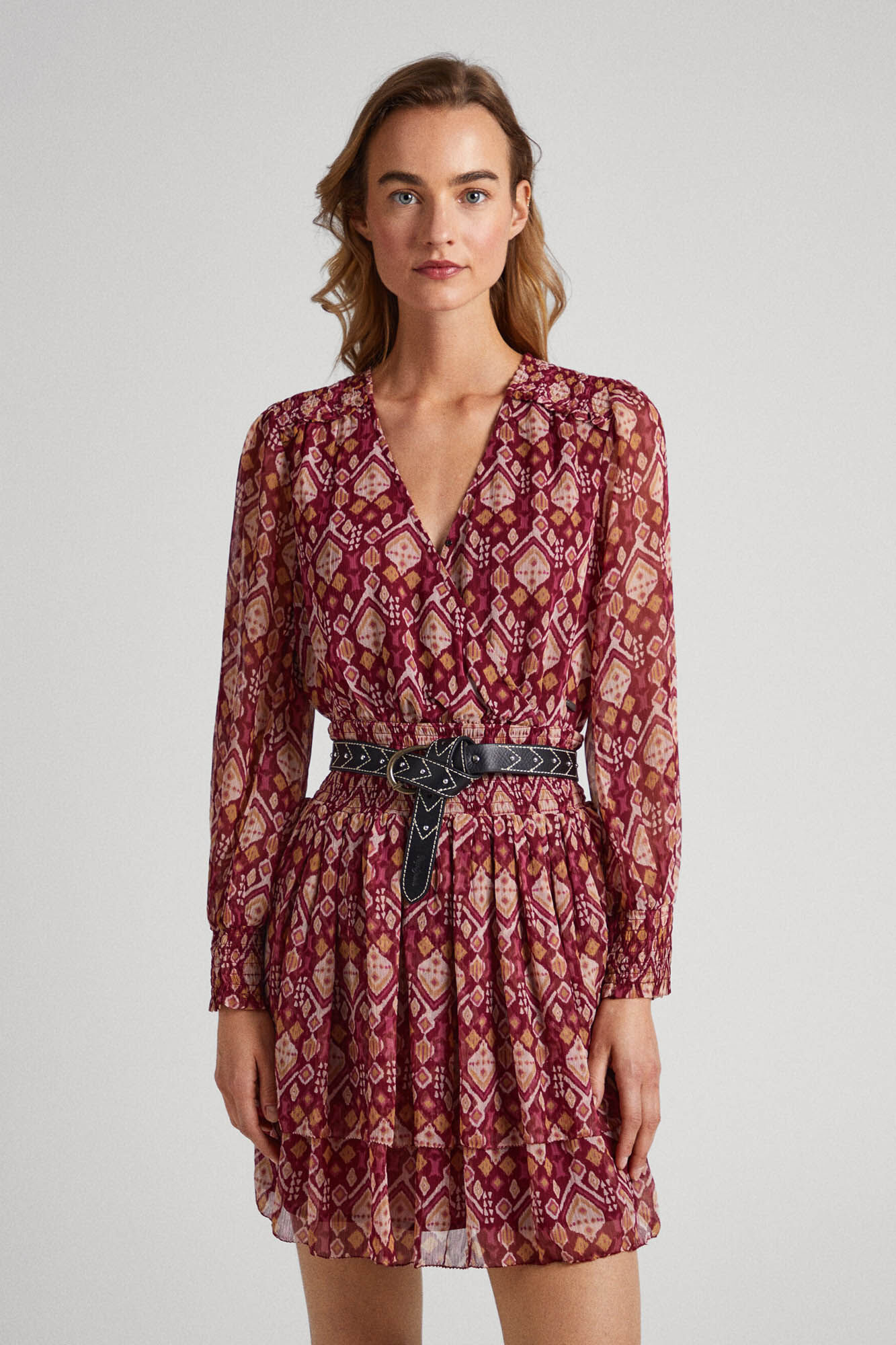 Vestido ornamental de chiffon