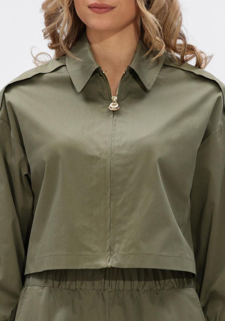 khaki caroline biss jassen 1825