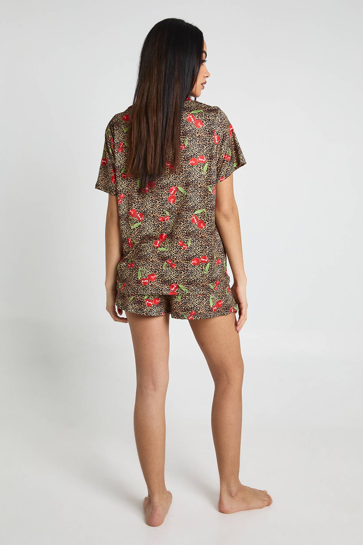 boohoo Ensemble Pyjama Chemise À Manches Courtes Et Short Imprimé Cerises Et Léopard