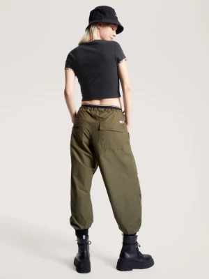 Top cropped com detalhes em estampa de leopardo