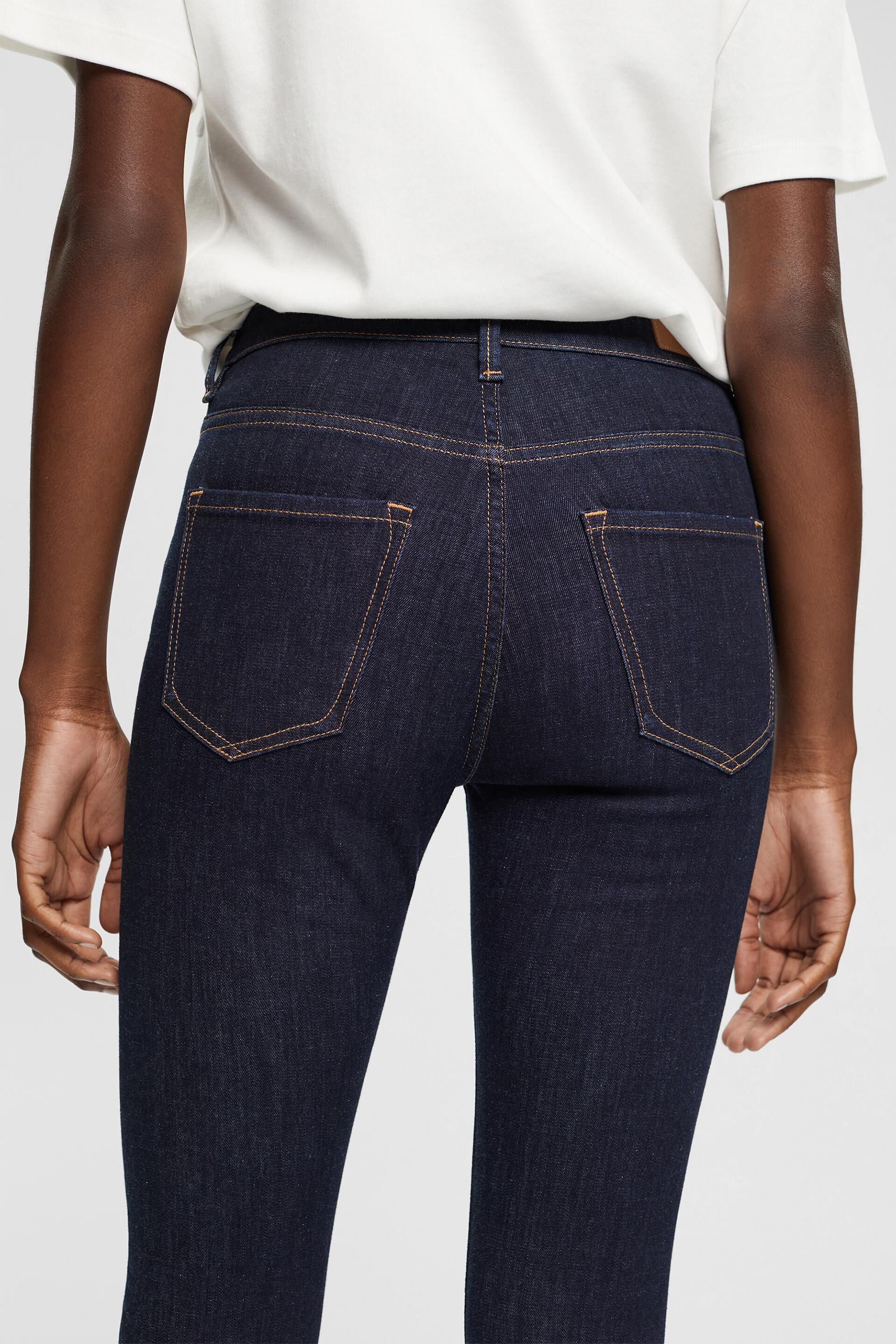 En matière recyclée : le jean sculptant à teneur en coton bio