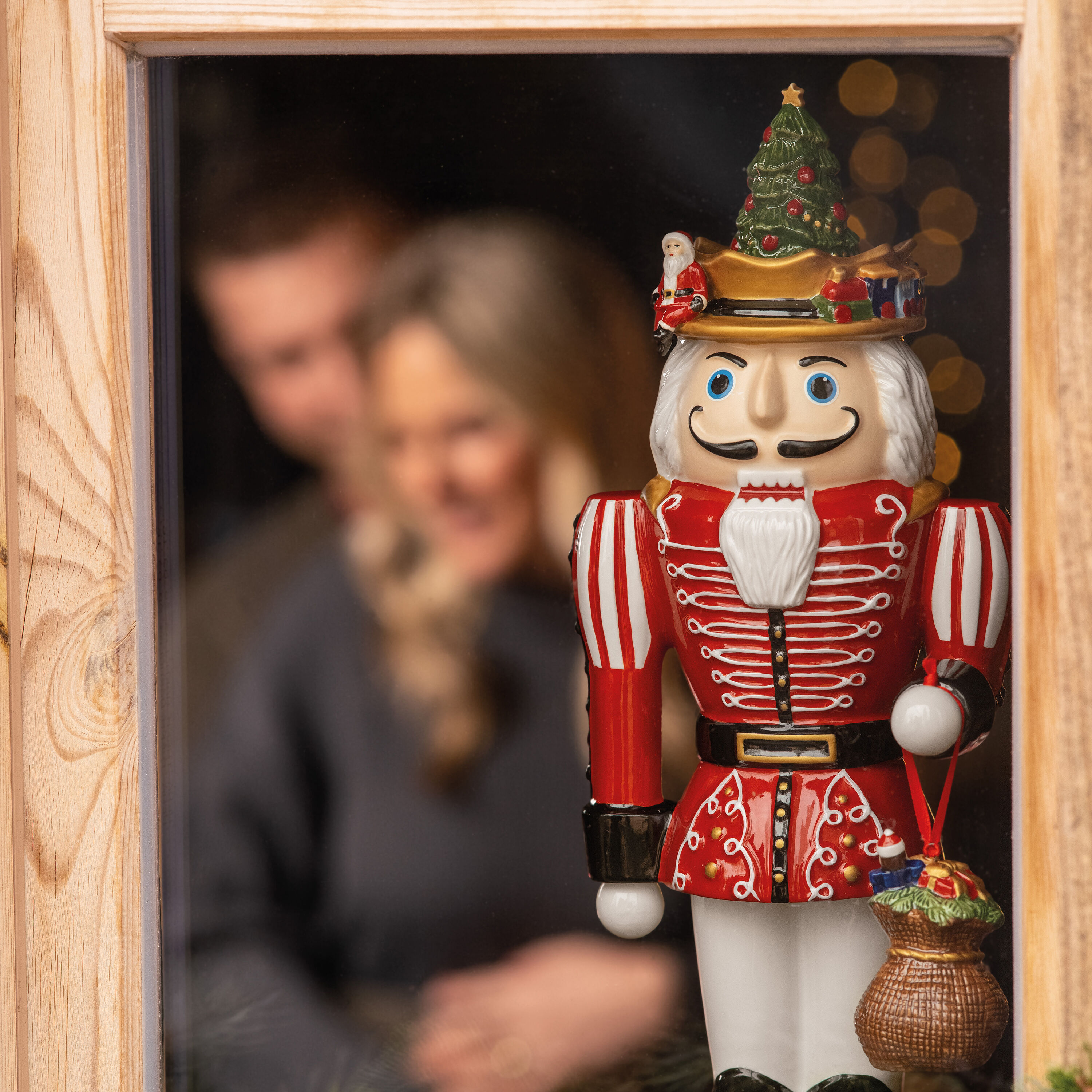 Christmas Toy's Christmas figurine Multi-colored, 5.5'' x 4.9'' x 14.5'', porcelain