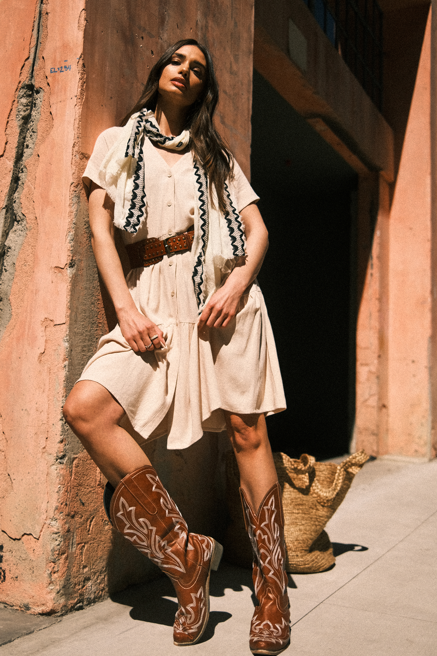 Robe chemise mini à boutons sur le devant beige