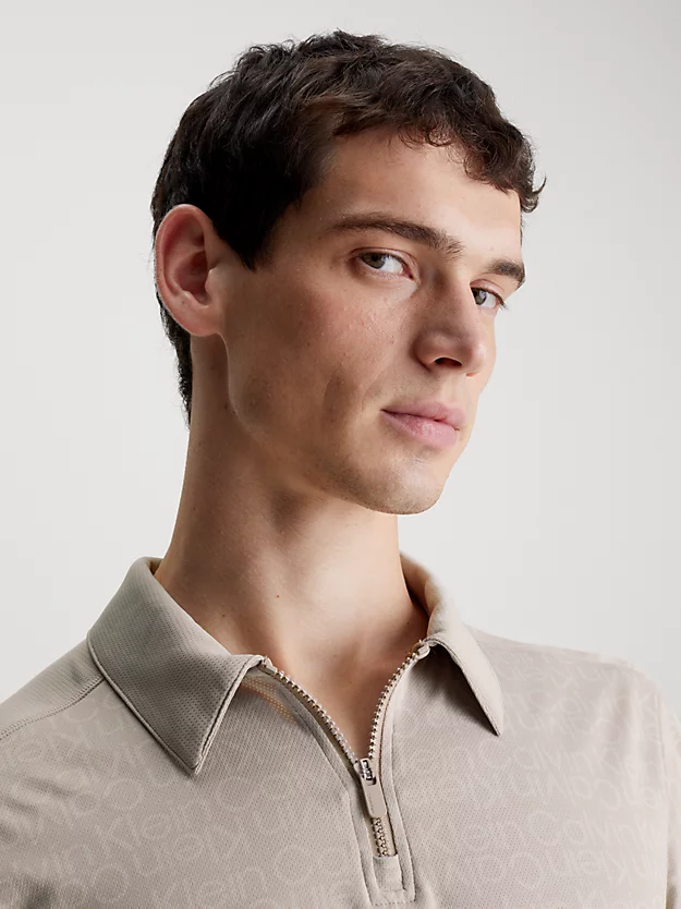 Camisa polo esportiva com logotipo em tela