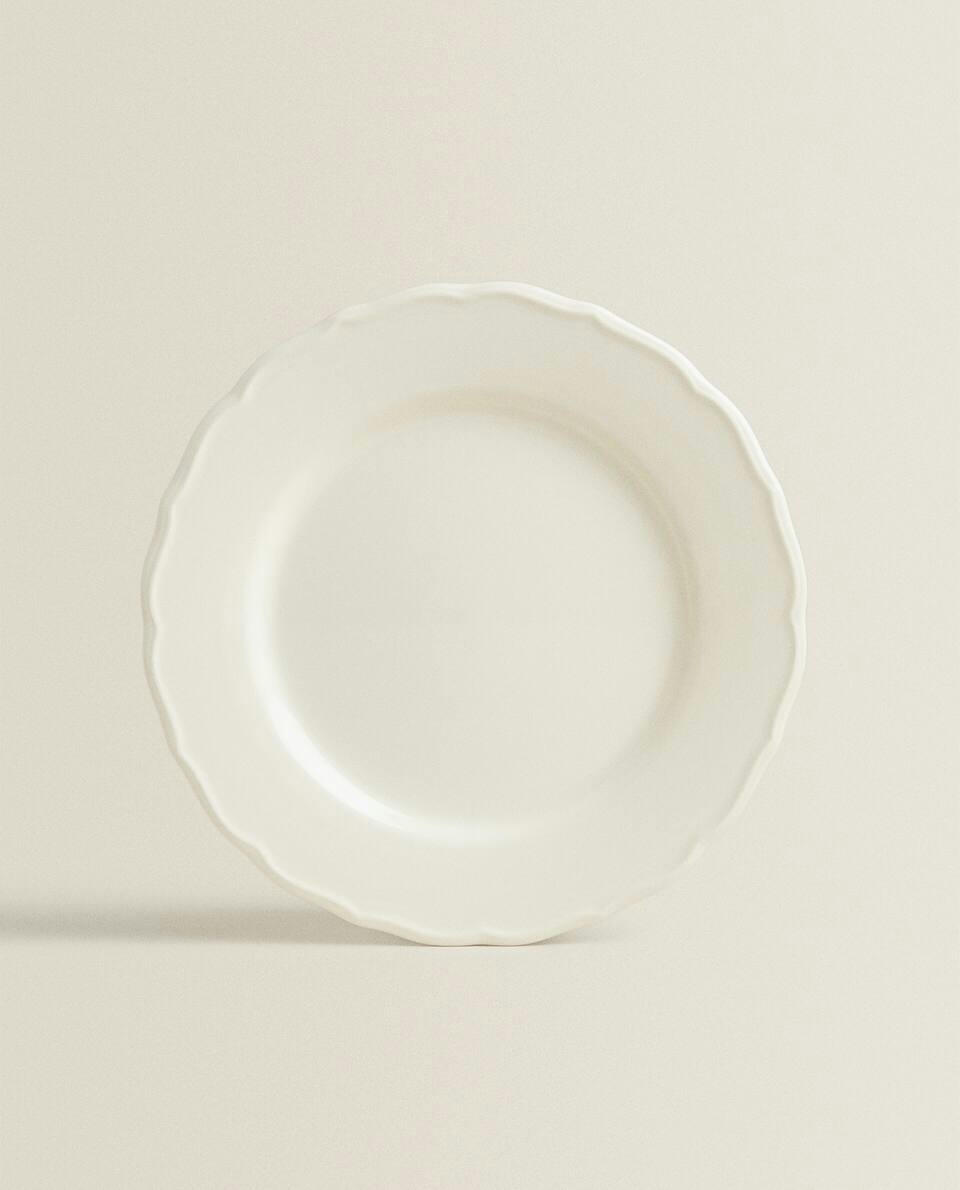 Louça de mesa de barro com borda elevada