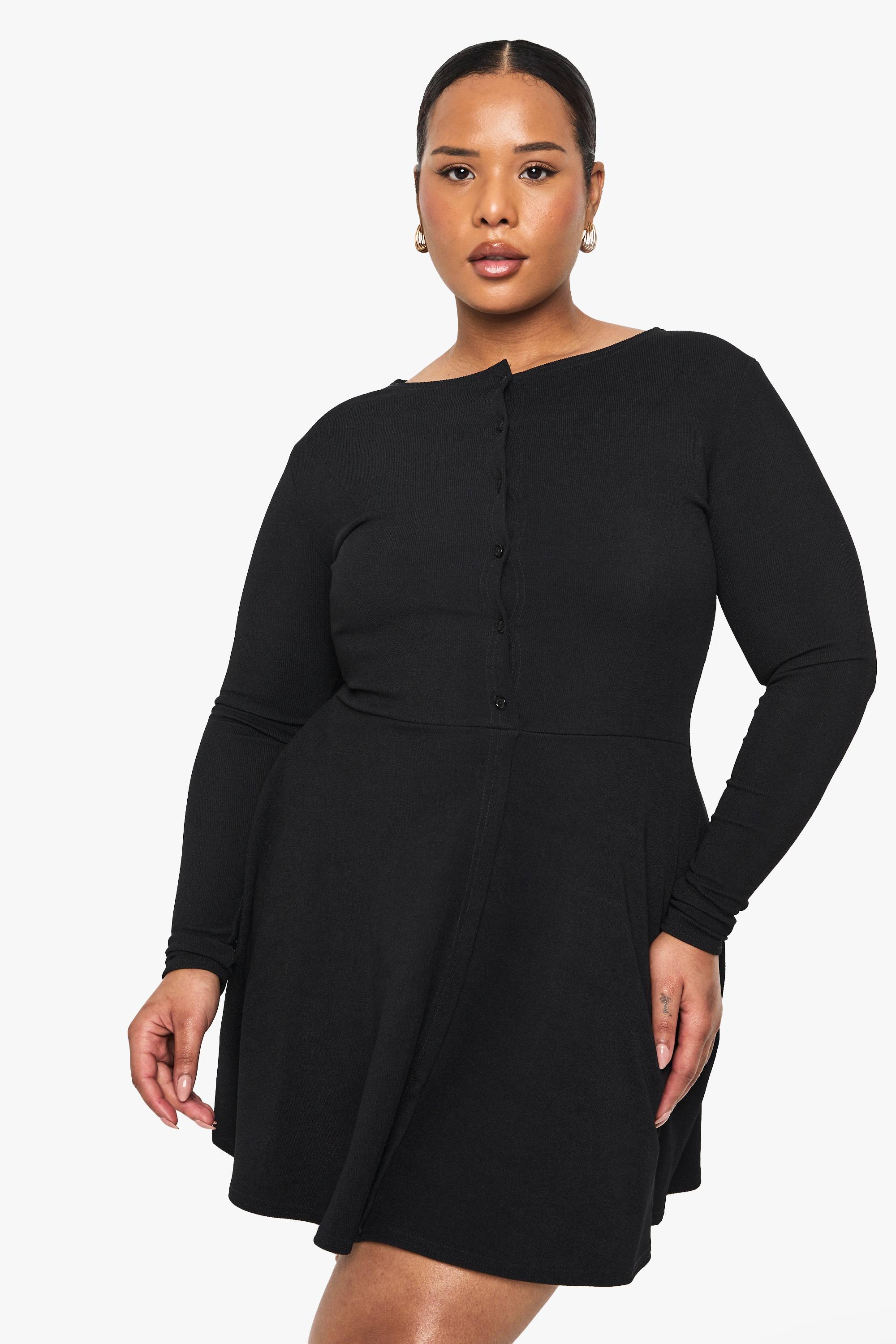 boohoo Robe mini skateur grande taille à côtes et boutonnée