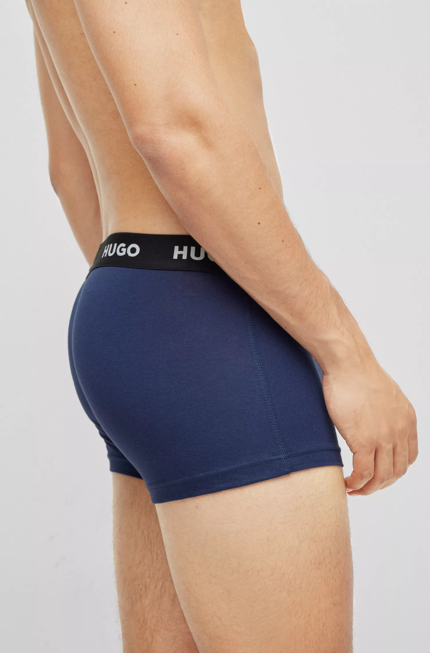 HUGO Vermelho - Pacote com três cuecas boxer com cós com o logotipo, em algodão elástico.