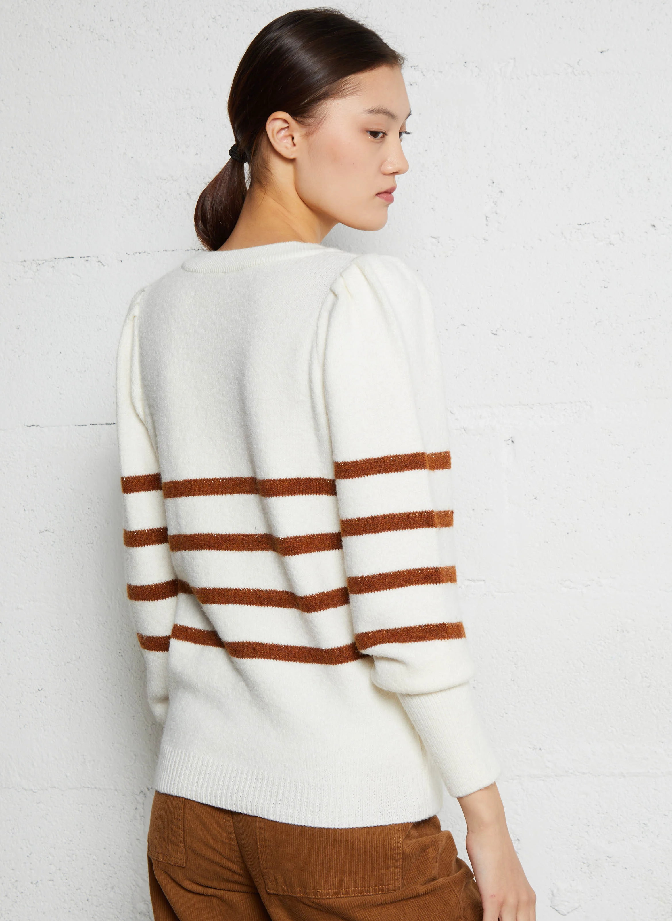 Pull col v droit à rayures| Blanc