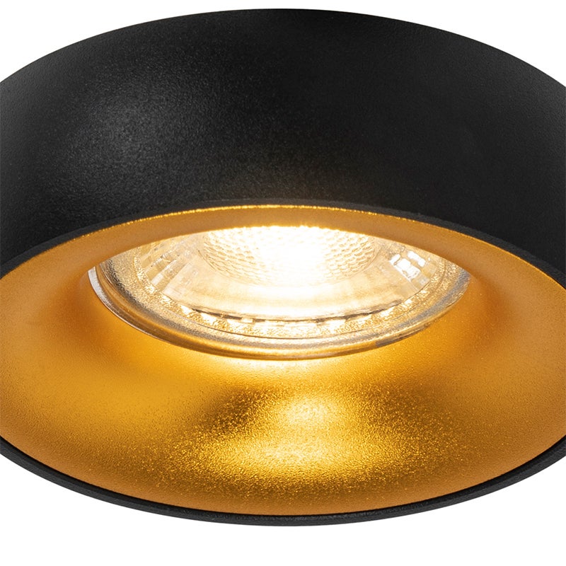 Design: ingebouwd sportief zwart met goud interieur - Mooning