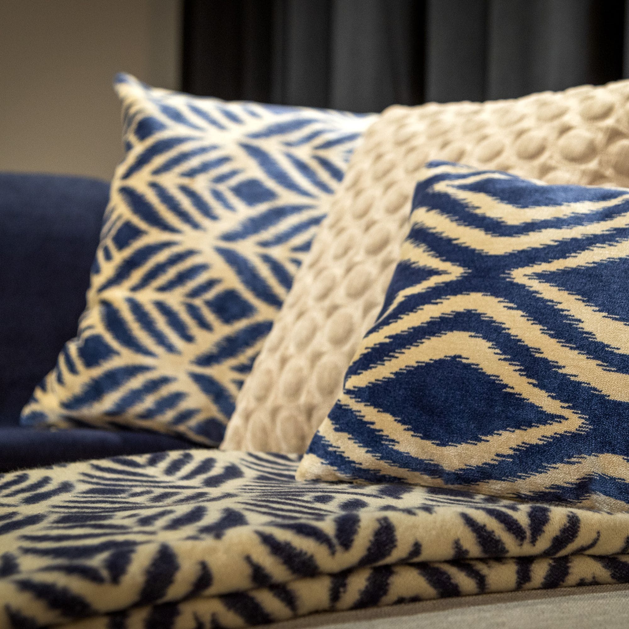 Sierkussen 30x50 cm | Amora Insignia Blue | Hoii