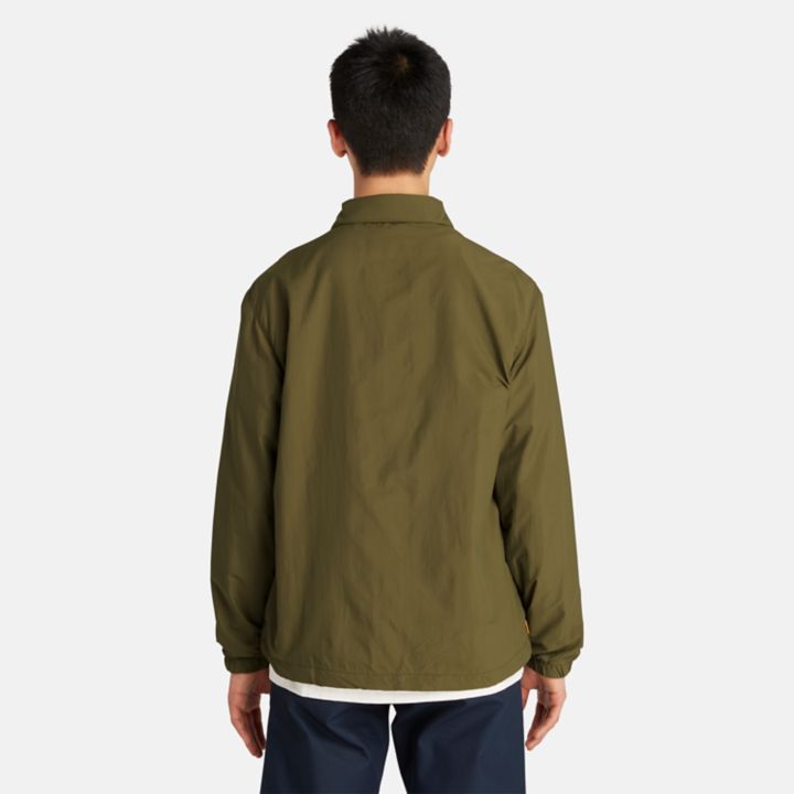 Camisa leve e repelente à água para homens na cor verde.