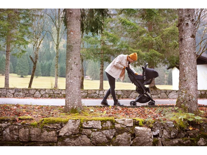 MAXI-COSI Buggy Lara2 Schwarz Kinderwagen für enge Räume und grosse Abenteuer