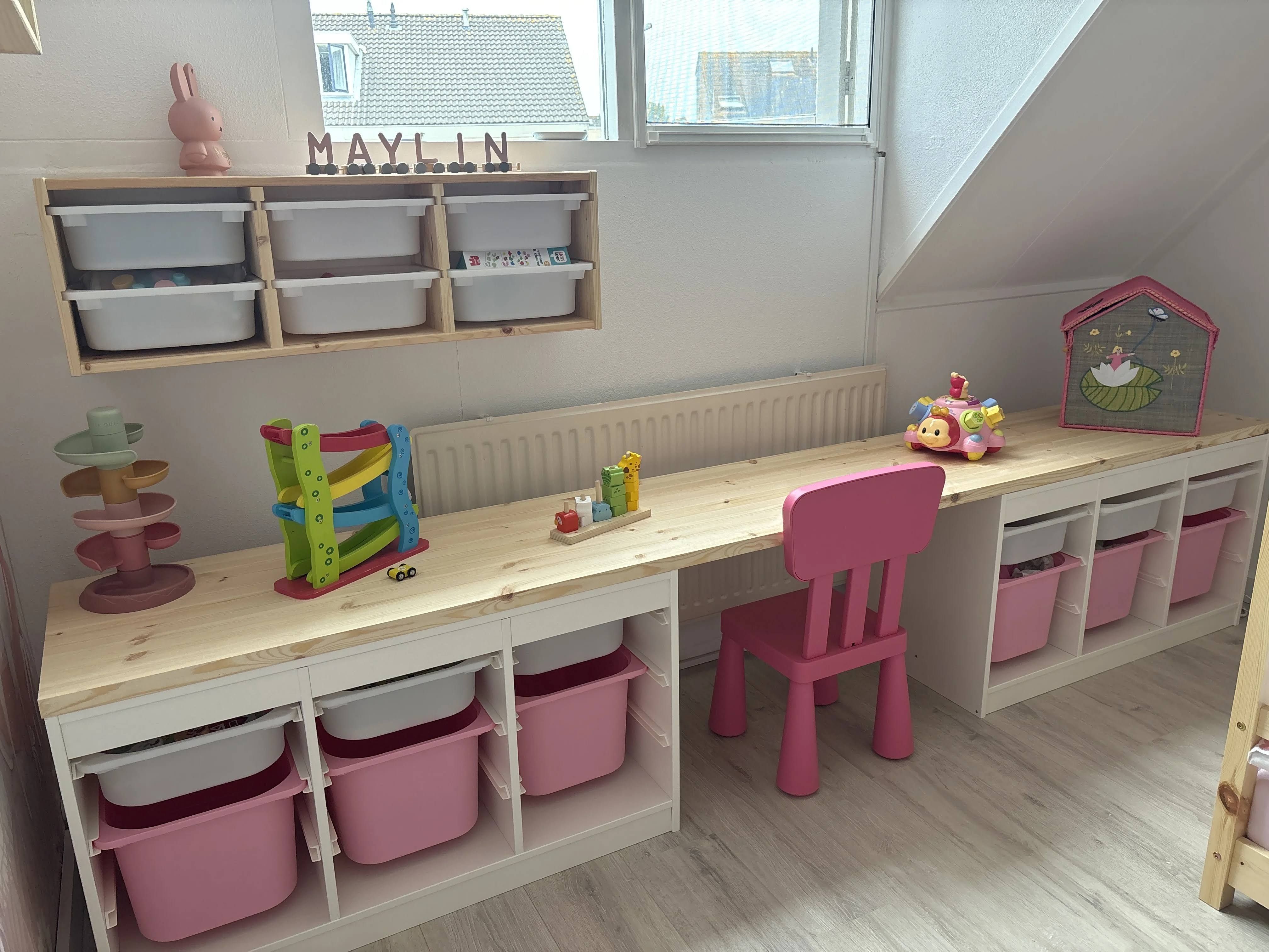 Bauen Sie Ihren eigenen IKEA Trofast-Kinderzimmerschreibtisch von Kimberly