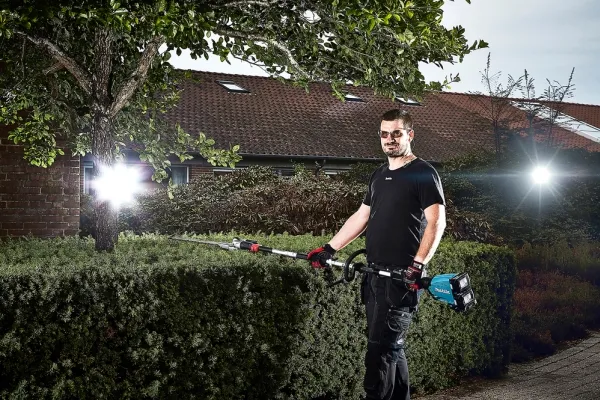 Makita DUX60 - Strømenhed til multiværktøj - ledningfri - 36 V - intet batteri - 0-5700/0-8200/0-9700 opm - 23/42 cm - 4.1 kg - SOLO