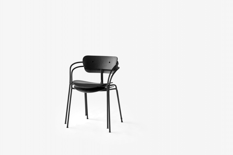 &tradition Pavilion AV2 stoel zwart gelakt eiken