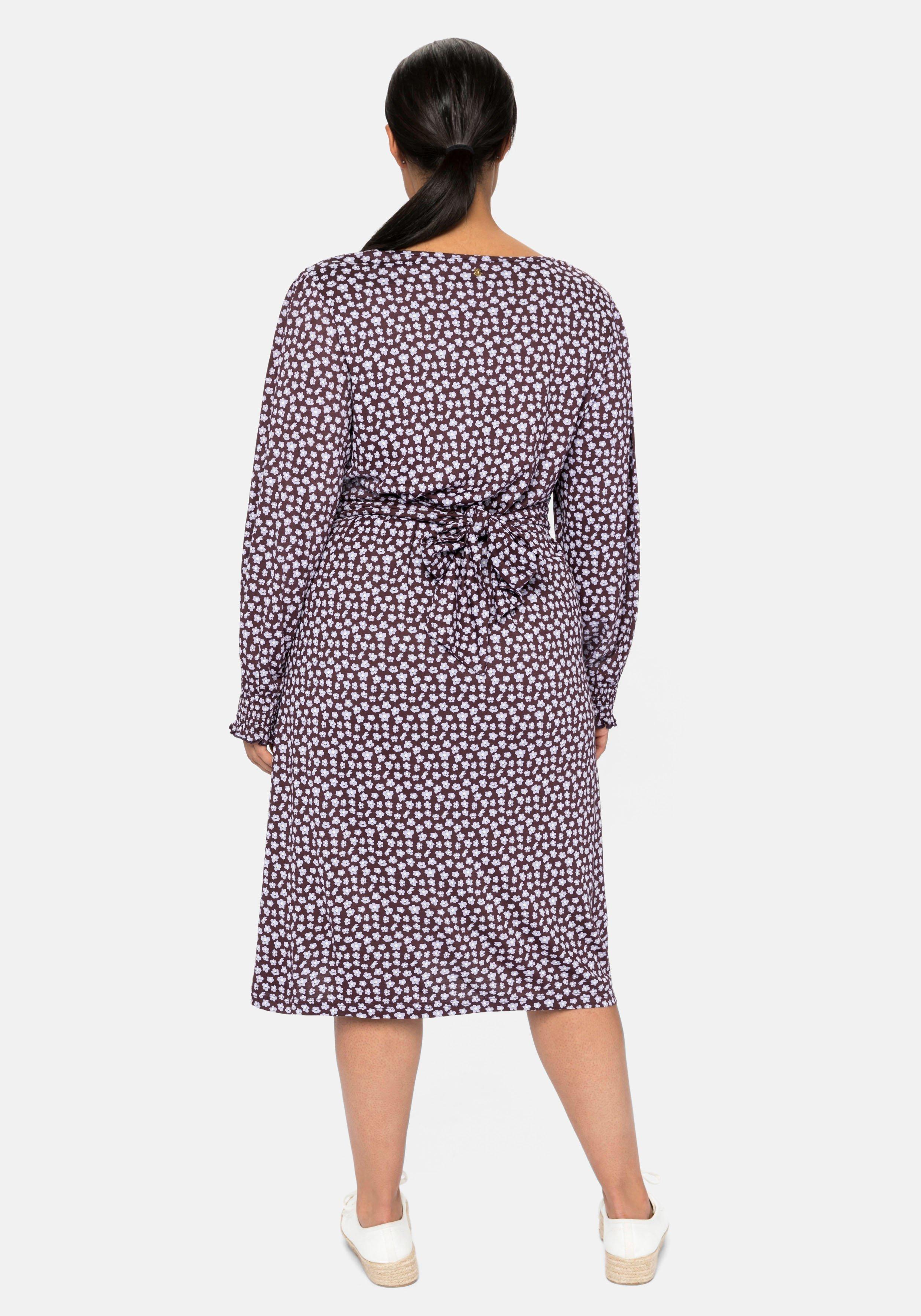 Jerseykleid mit Alloverdruck und Taillen-Bindeband