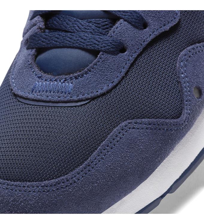 Nike Men Venture Runner Sneakers