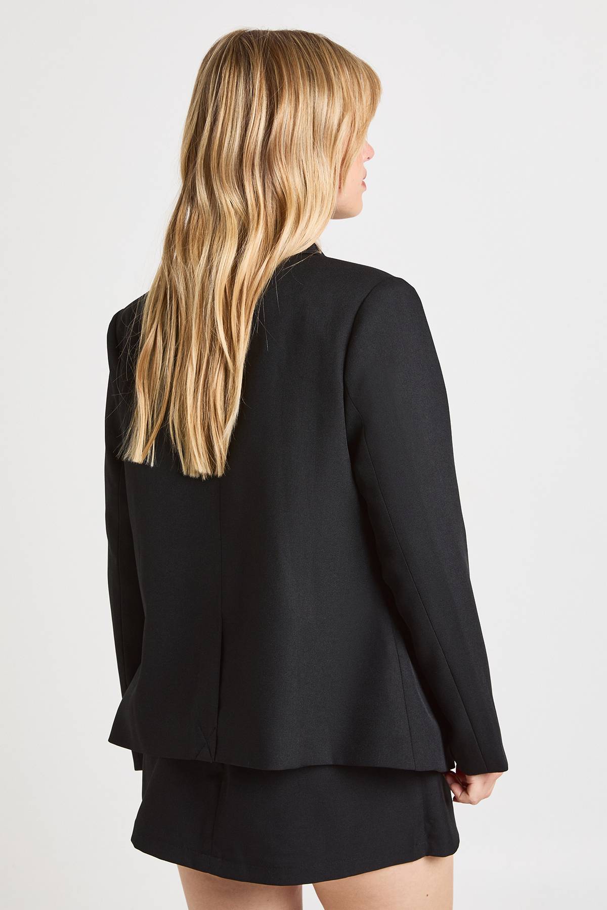 boohoo Blazer Petite Cintré À Un Bouton Avec Finitions Dorées