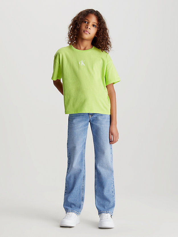 Camiseta com logo de corte quadrado