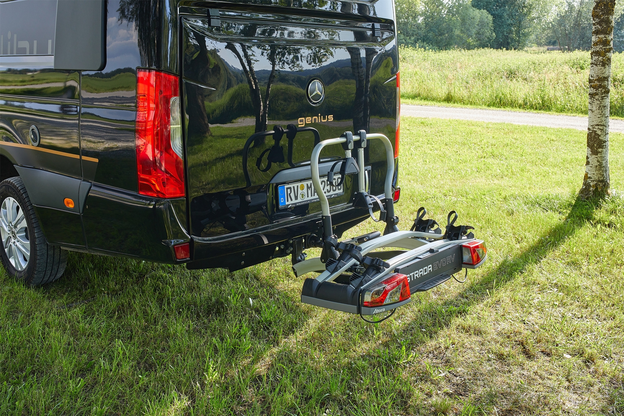 Fahrradheckträger Strada EVO RV ‒ Ideal für Flügeltüren und große Heckklappen
